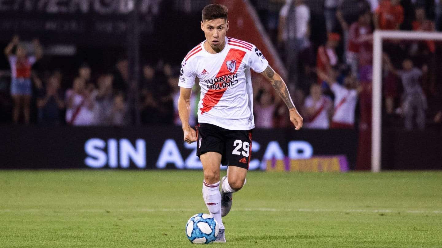 "Voy a mantener la amarilla y le voy a mostrar otra al 5": el audio del VAR en Nacional-River