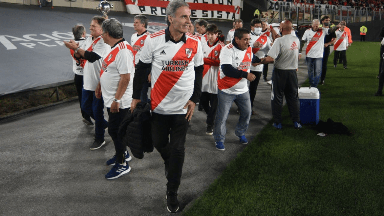 Oscar Ruggeri: "River del '86 ocupa el lugar más alto en mi carrera"